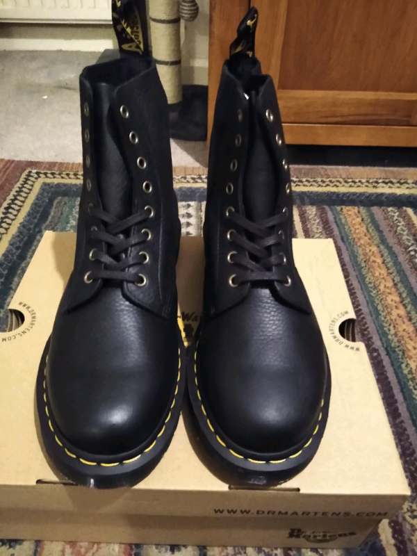 gumtree doc martens